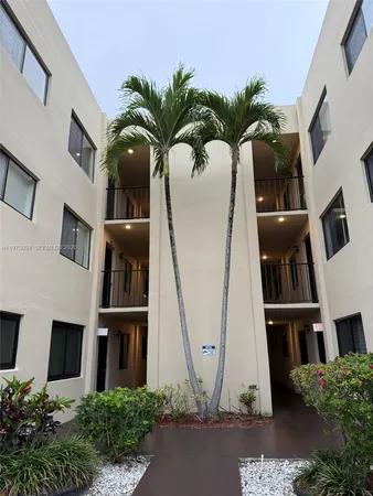 $1,900 | 5220 Las Verdes Circle, Unit 114, Delray Beach, FL 33484