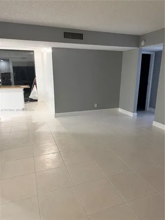 $1,900 | 5220 Las Verdes Circle, Unit 114, Delray Beach, FL 33484