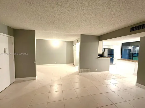 $1,900 | 5220 Las Verdes Circle, Unit 114, Delray Beach, FL 33484