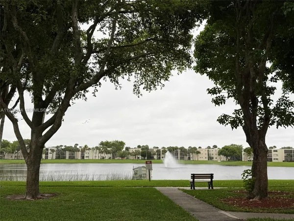 $1,900 | 5220 Las Verdes Circle, Unit 114, Delray Beach, FL 33484