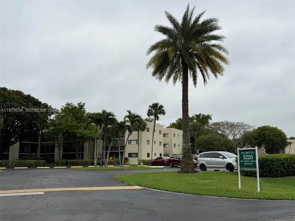 $1,900 | 5220 Las Verdes Circle, Unit 114, Delray Beach, FL 33484