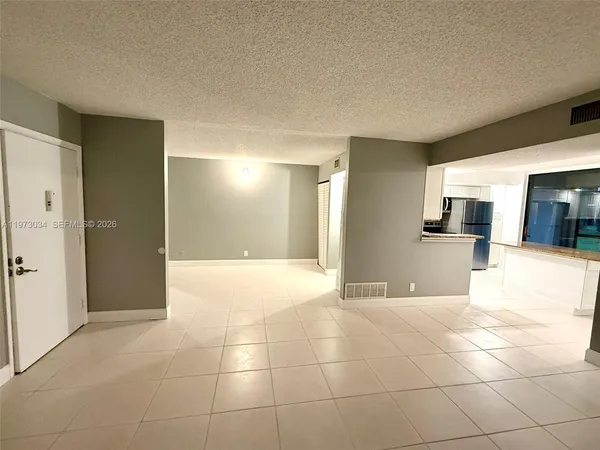 $1,900 | 5220 Las Verdes Circle, Unit 114, Delray Beach, FL 33484