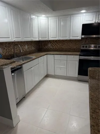 $1,900 | 5220 Las Verdes Circle, Unit 114, Delray Beach, FL 33484