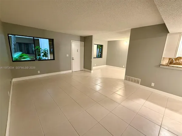 $1,900 | 5220 Las Verdes Circle, Unit 114, Delray Beach, FL 33484