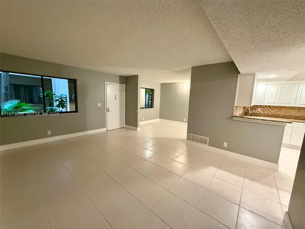 $1,900 | 5220 Las Verdes Circle, Unit 114, Delray Beach, FL 33484