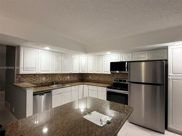 $1,900 | 5220 Las Verdes Circle, Unit 114, Delray Beach, FL 33484