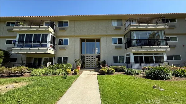 $3,250 | 2388 Via Mariposa West, Unit 1B, Laguna Woods, CA 92637