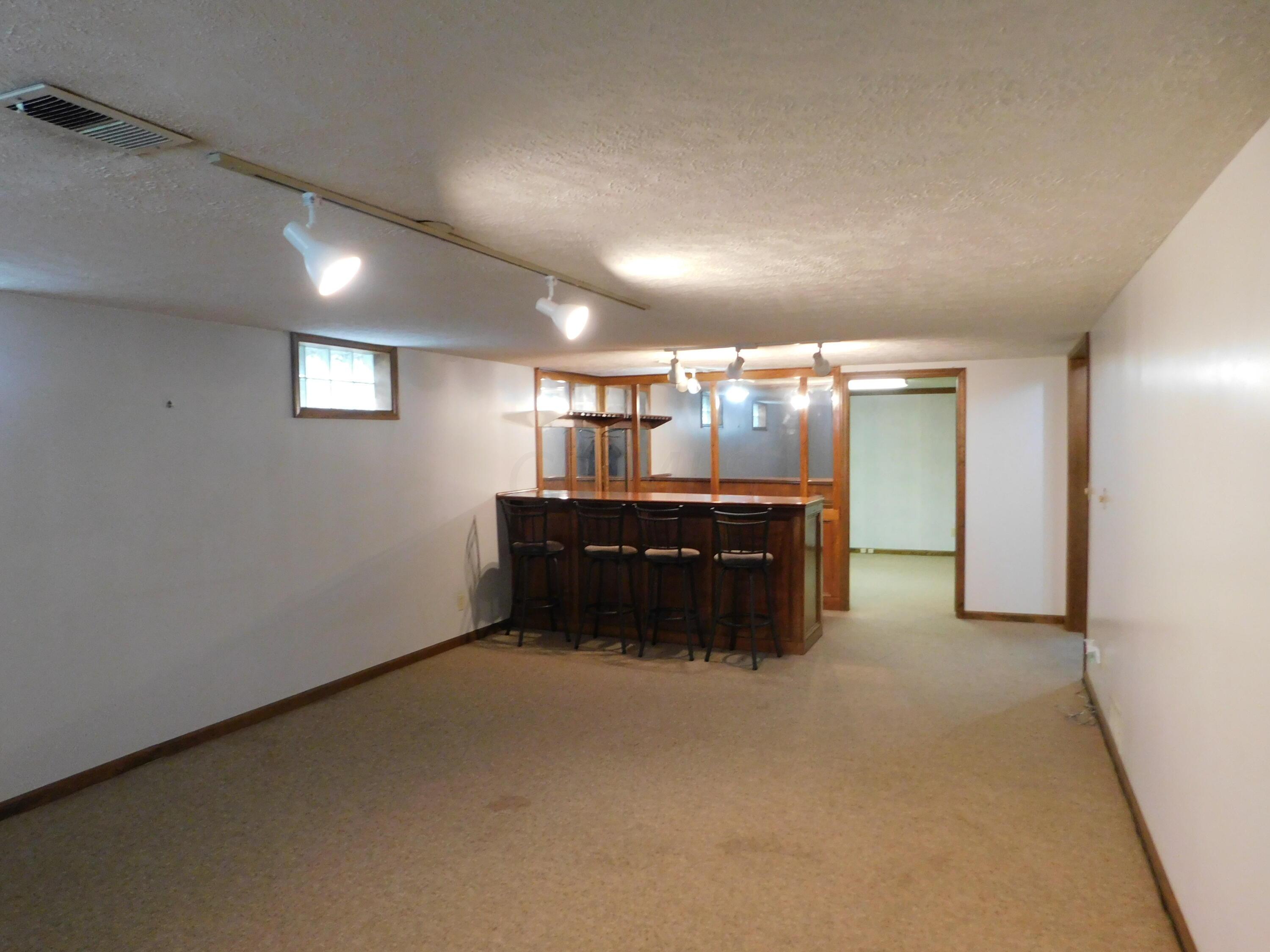 521 Heather Hill Road Columbus, OH 43213 - Photo 11 of 14