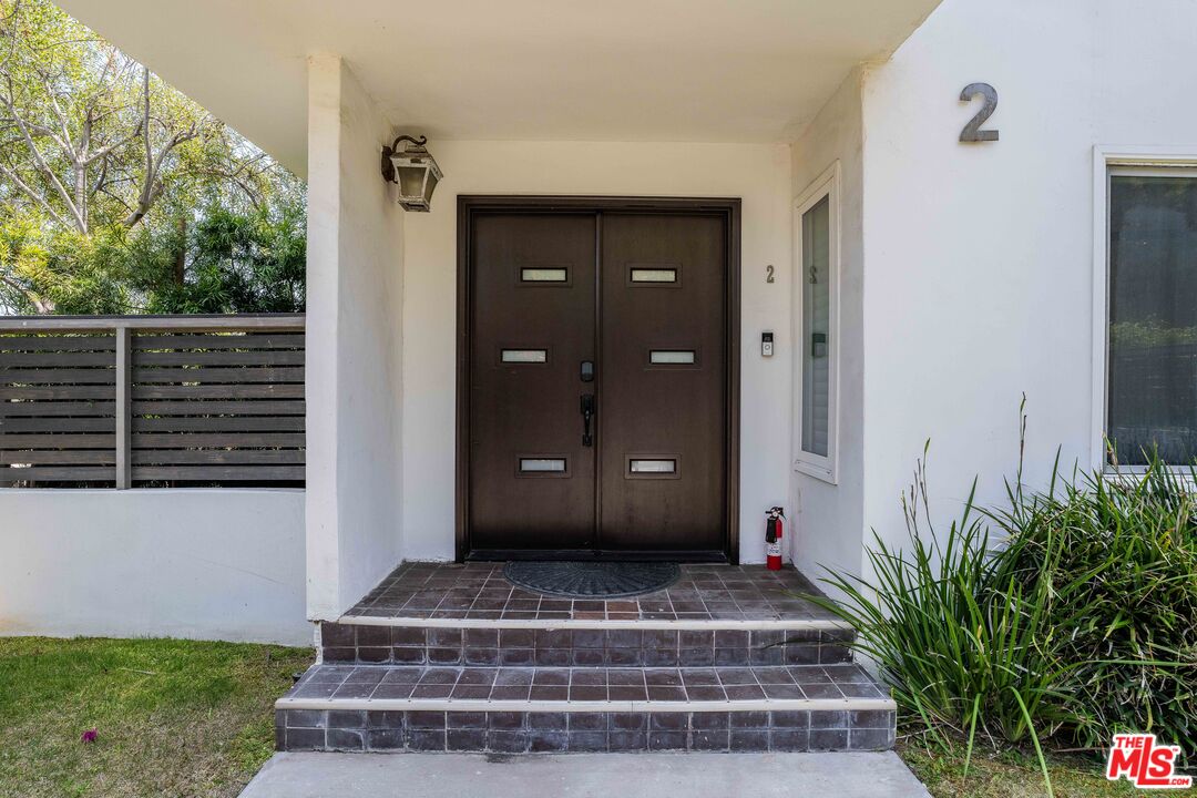 30 Reef Street, Unit 2 Marina del Rey, CA 90292 - Photo 3 of 34
