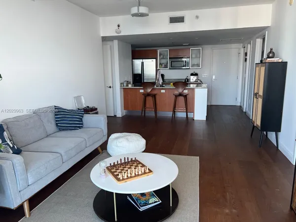 $4,000 | 185 Southwest 7th Street, Unit 3209, Miami, FL 33130