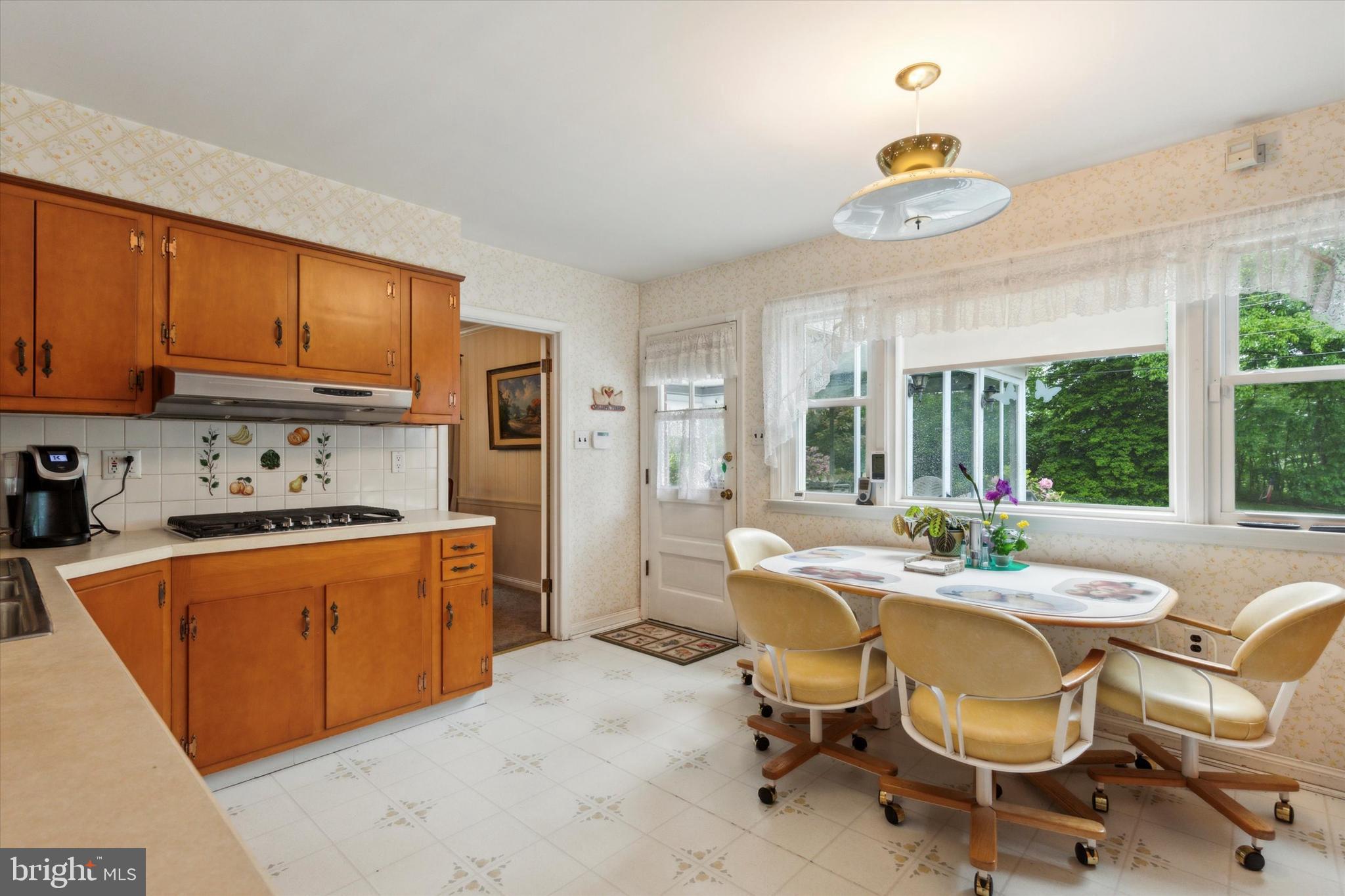 2822 North Kent Road Broomall, PA 19008 - Photo 6 of 23 Gallery Image 6