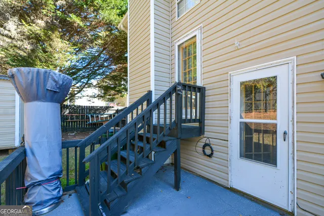 a view of a house with backyard and porch