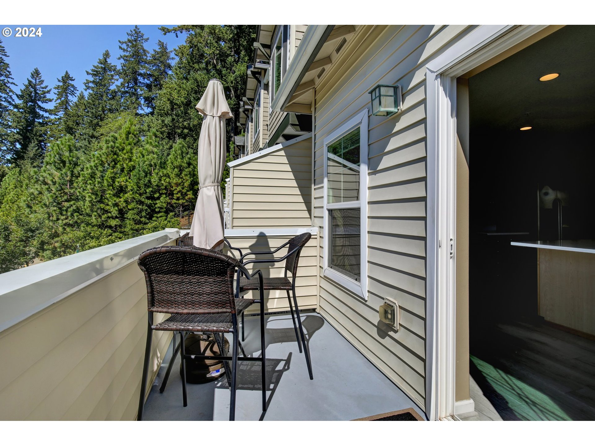 15410 Southwest Sparrow Loop Beaverton, OR 97007 - Photo 9 of 29 Gallery Image 9