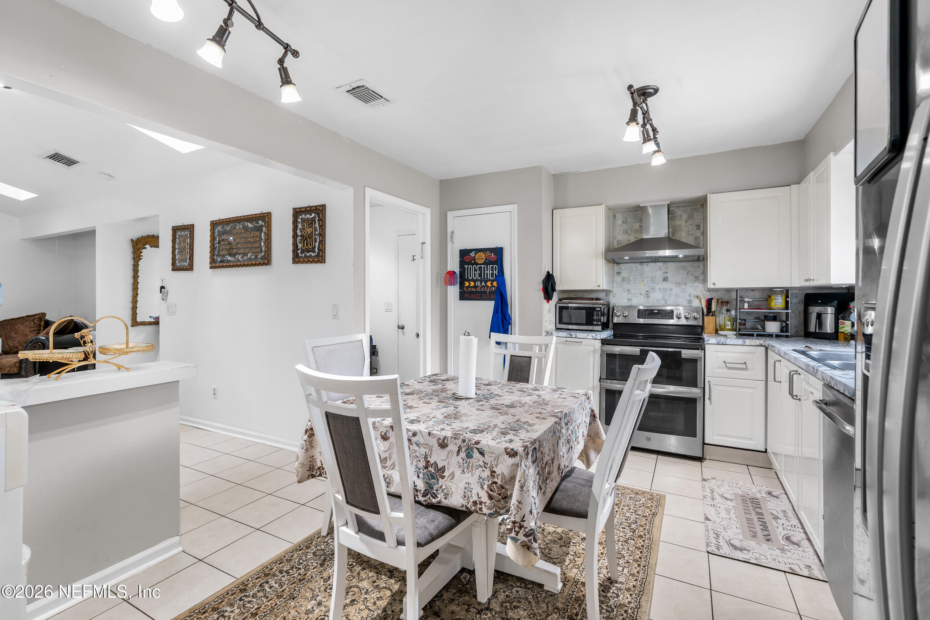 3639 Lone Eagle Road Jacksonville, FL 32257 - Photo 15 of 40 kitchen 1