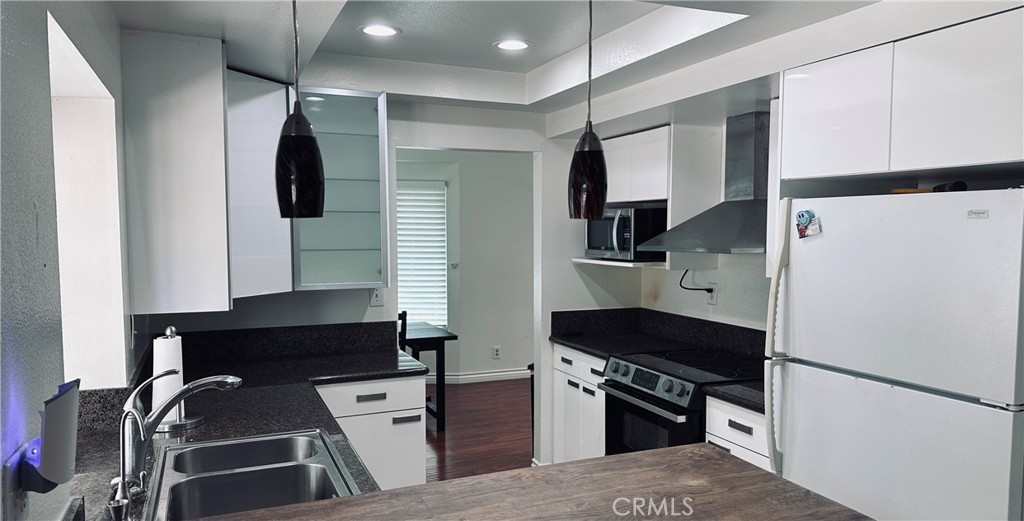 5 Glenhurst, Unit 5 Irvine, CA 92604 - Photo 8 of 16 a kitchen with a refrigerator and a stove top oven
