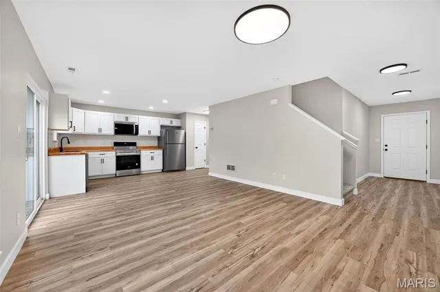 $261,000 | 204 Waterside Crossing Court, St. Peters, MO 63376