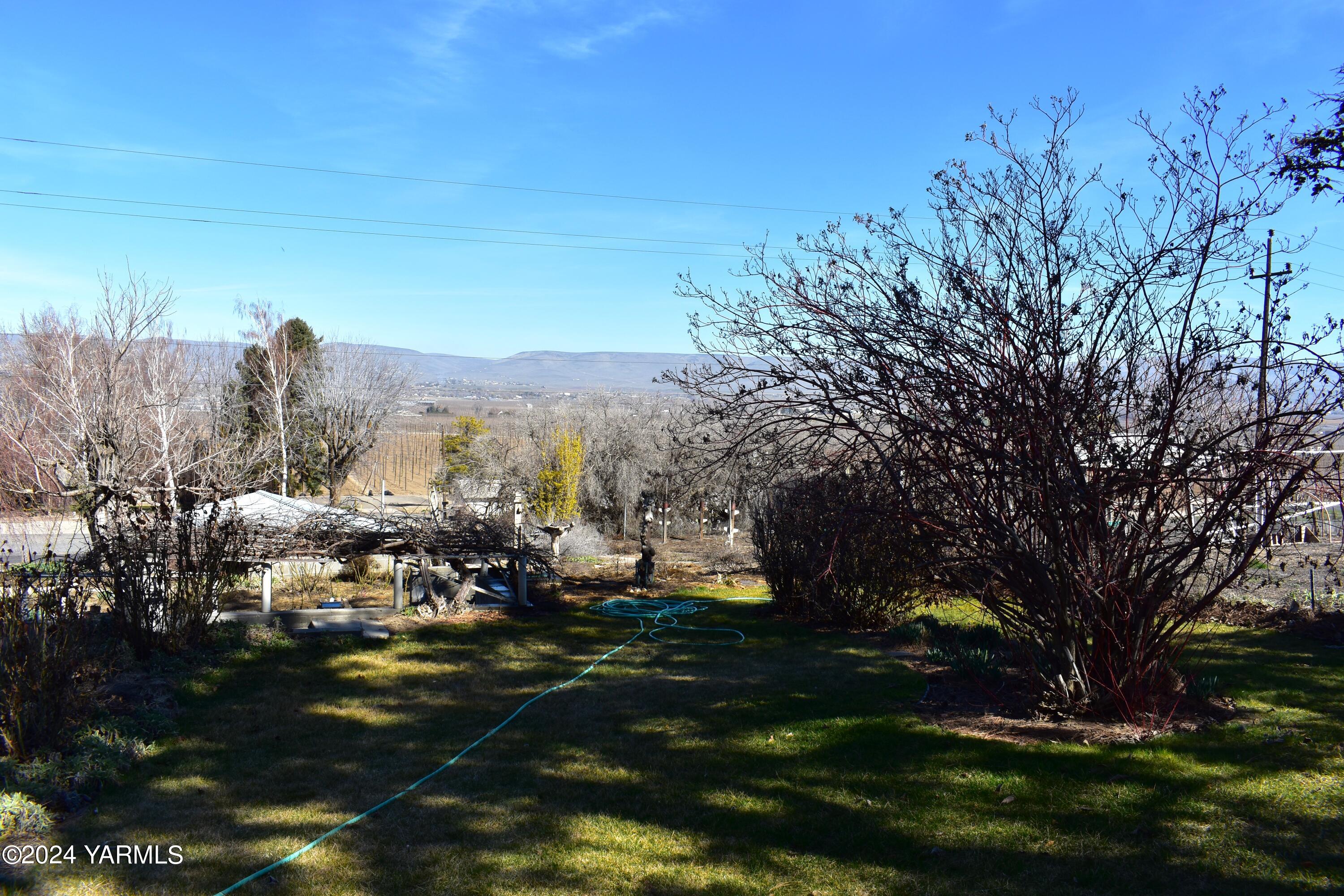 210 Desmarais Road Moxee, WA 98936 - Photo 19 of 21 a view of a town with large trees