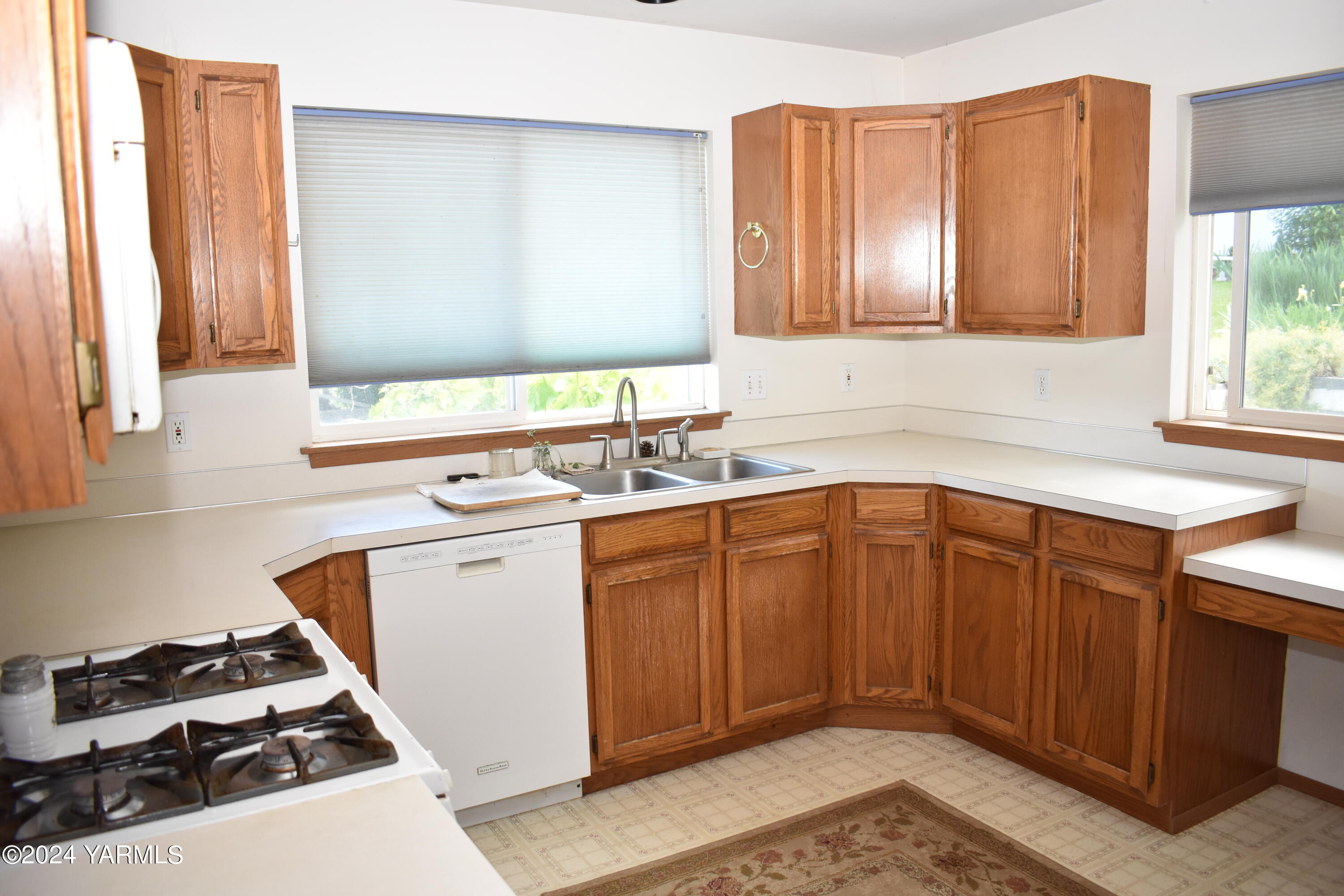 210 Desmarais Road Moxee, WA 98936 - Photo 6 of 21 a kitchen with a sink stove and cabinets