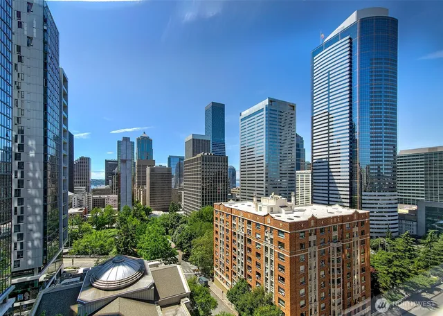 $570,000 | 1120 8th Avenue, Unit 1701, Seattle, WA 98101