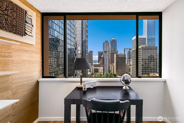 $570,000 | 1120 8th Avenue, Unit 1701, Seattle, WA 98101