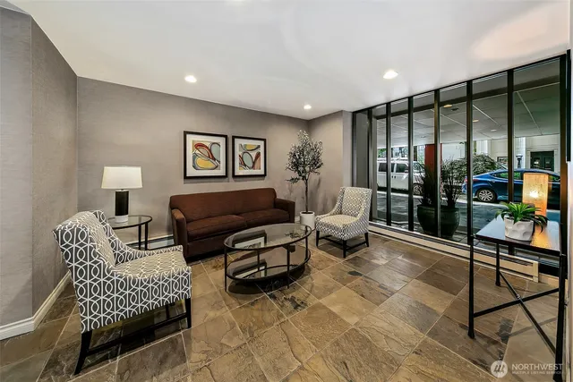 $570,000 | 1120 8th Avenue, Unit 1701, Seattle, WA 98101