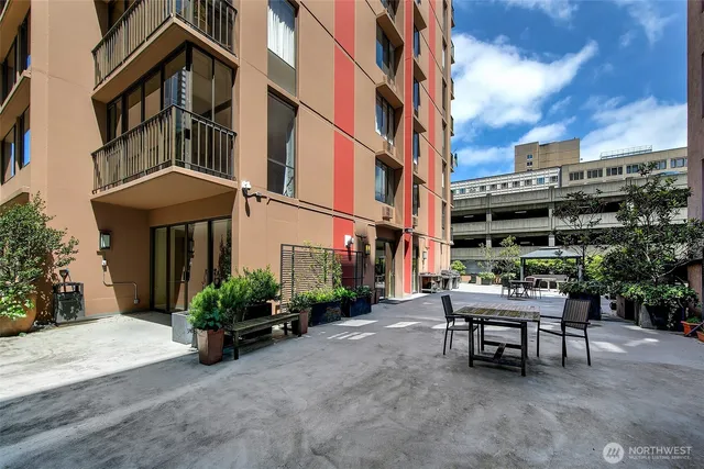 $570,000 | 1120 8th Avenue, Unit 1701, Seattle, WA 98101
