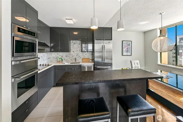 $570,000 | 1120 8th Avenue, Unit 1701, Seattle, WA 98101