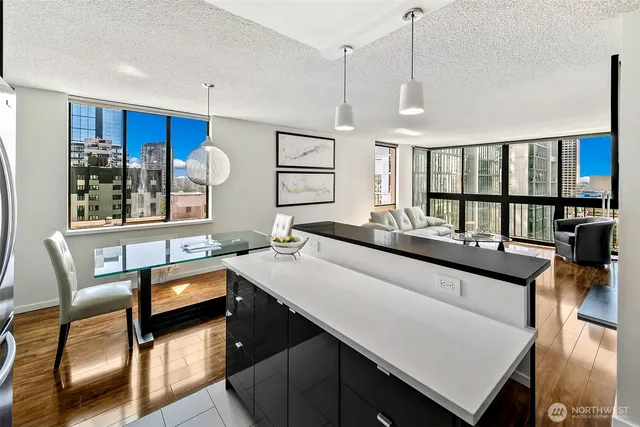 $570,000 | 1120 8th Avenue, Unit 1701, Seattle, WA 98101