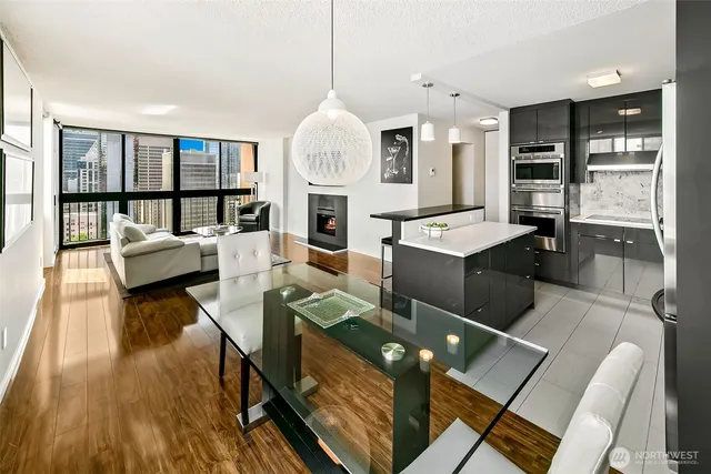 $570,000 | 1120 8th Avenue, Unit 1701, Seattle, WA 98101