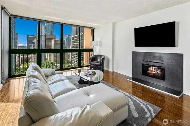 $570,000 | 1120 8th Avenue, Unit 1701, Seattle, WA 98101