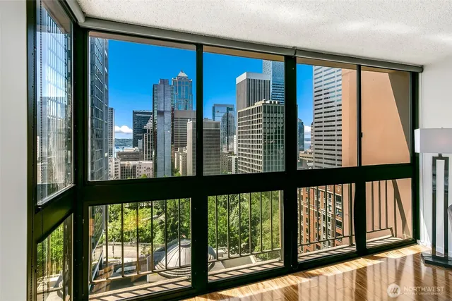 $570,000 | 1120 8th Avenue, Unit 1701, Seattle, WA 98101