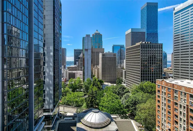 $570,000 | 1120 8th Avenue, Unit 1701, Seattle, WA 98101