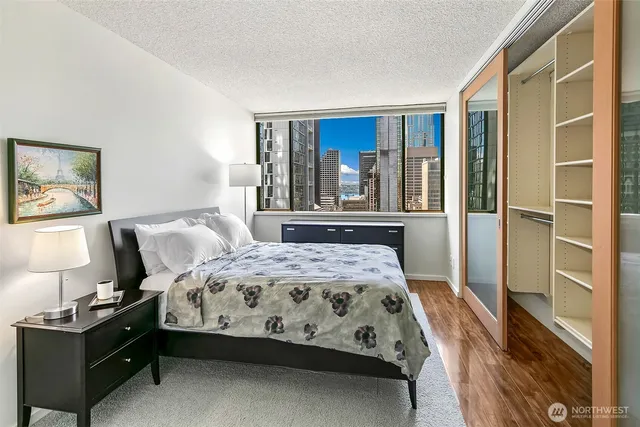 $570,000 | 1120 8th Avenue, Unit 1701, Seattle, WA 98101