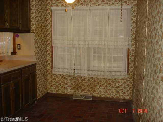 102 Fallen Oak Road Greensboro, NC 27455 - Photo 6 of 8 Kitchen. Eat in Kitchen