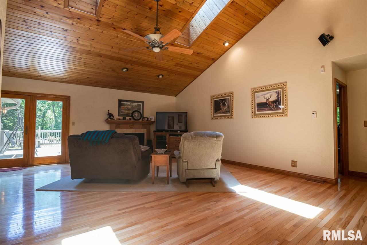 19820 North Blue Ridge Road Chillicothe, IL 61523 - Photo 11 of 36 Gallery Image 11
