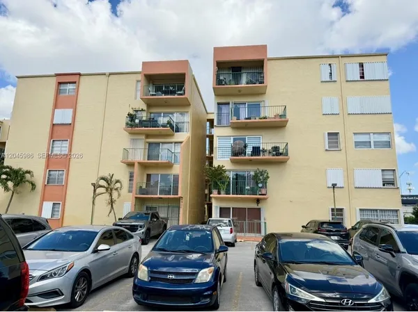 $2,200 | 1975 West 44th Place, Unit 203, Hialeah, FL 33012