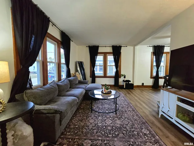 $88,000 | 542 South Pearl Street, Galesburg, IL 61401