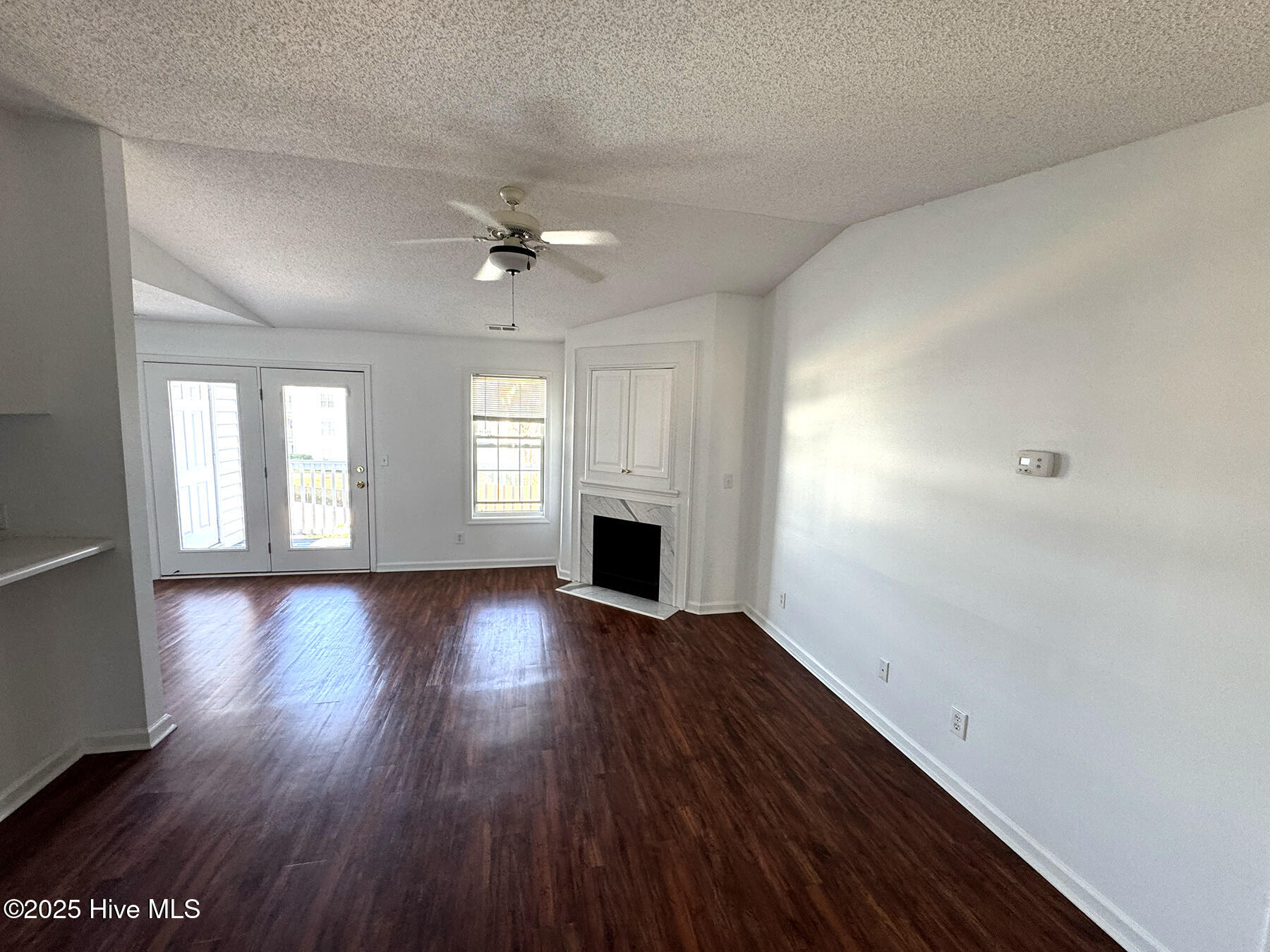902 Litchfield Way, Unit K Wilmington, NC 28405 - Photo 3 of 16 902LitchfieldWayK_LivingArea_lg
