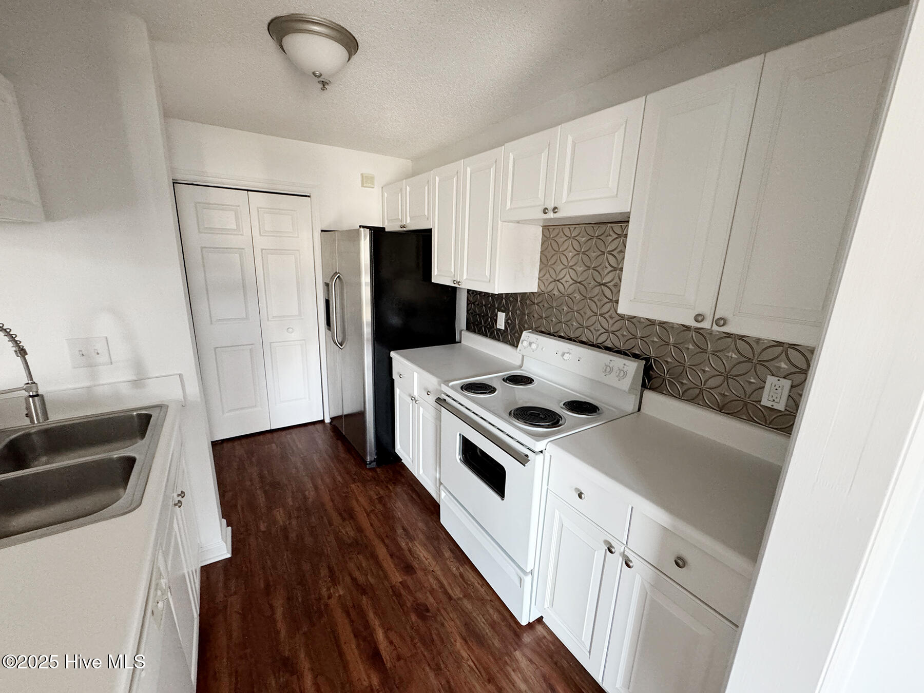 902 Litchfield Way, Unit K Wilmington, NC 28405 - Photo 5 of 16 902LitchfieldWayK_Kitchen_lg