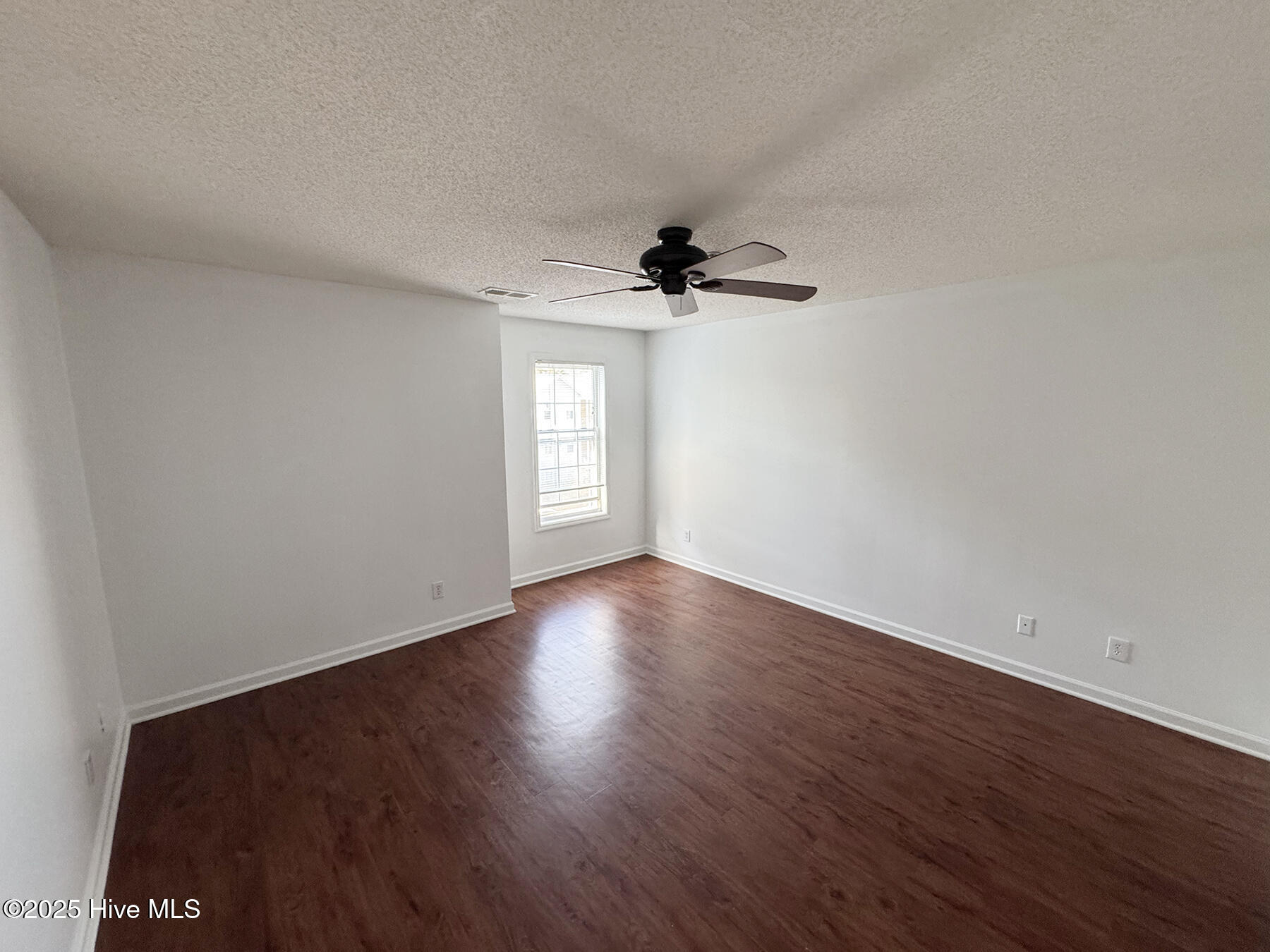 902 Litchfield Way, Unit K Wilmington, NC 28405 - Photo 6 of 16 902LitchfieldWayK_MasterBedroom_lg