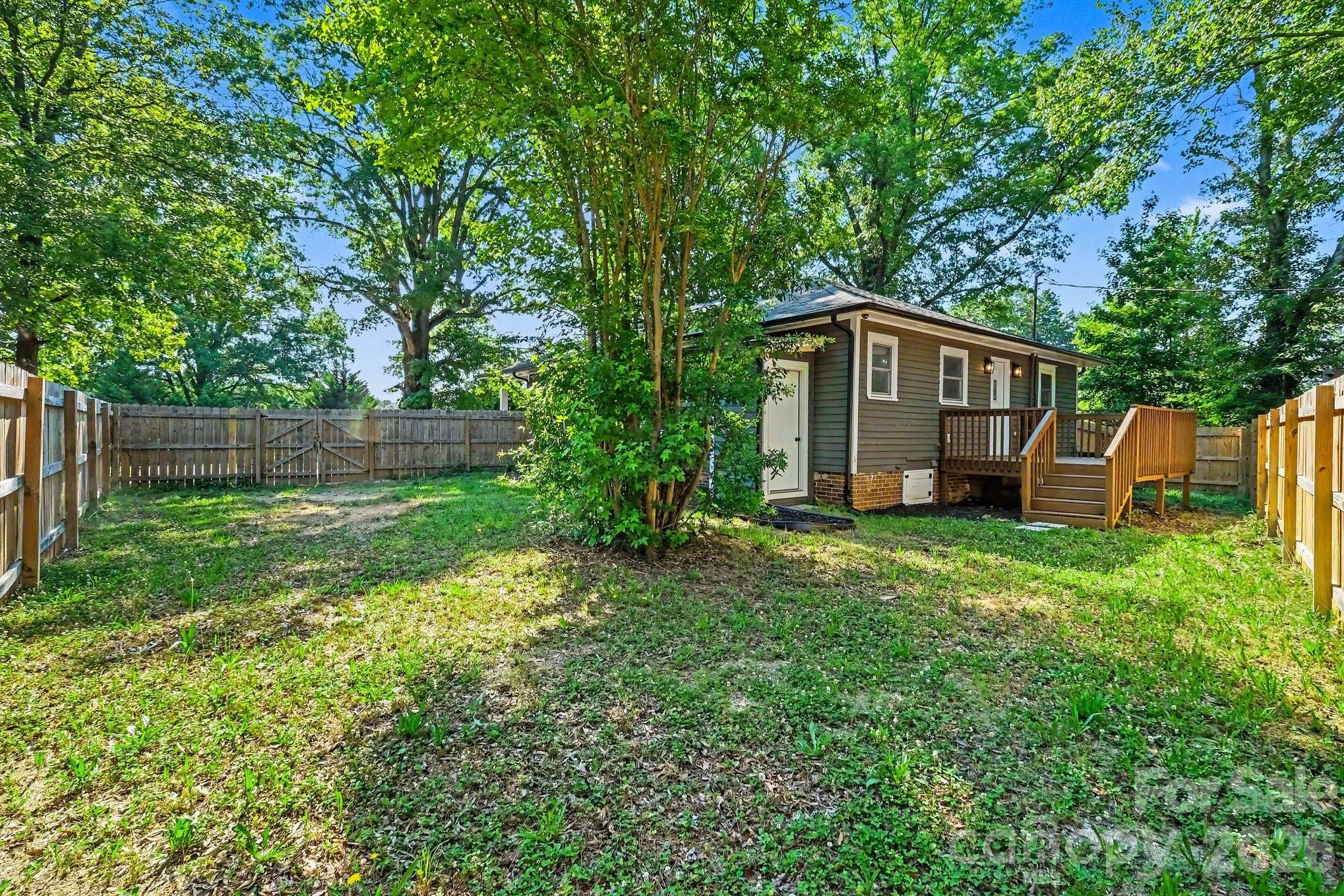 1601 Lawing Road Charlotte, NC 28216 - Photo 27 of 35 Gallery Image 27