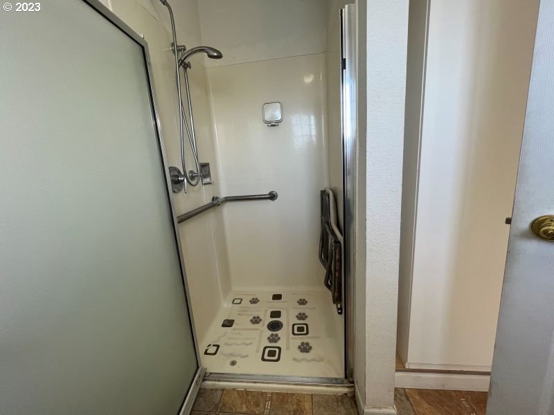 94640 Grange Road Gold Beach, OR 97444 - Photo 23 of 48 Owner's Suite Bathroom