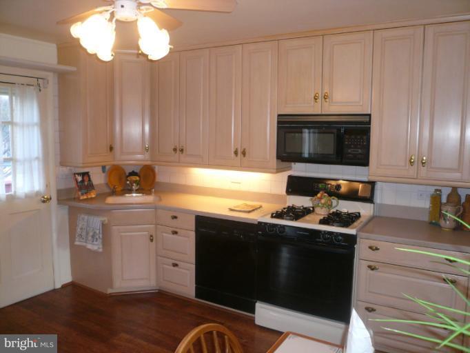 1100 Ryegate Road Towson, MD 21286 - Photo 3 of 30 Kitchen