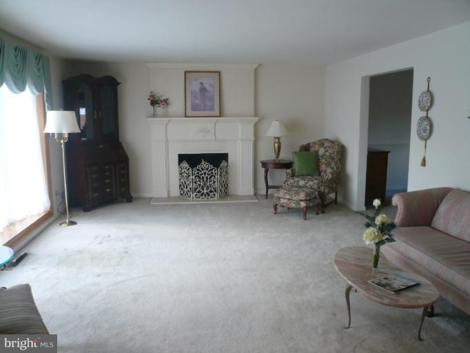 1100 Ryegate Road Towson, MD 21286 - Photo 5 of 30 Living Room