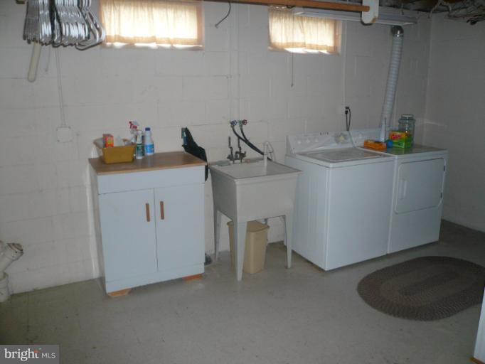 1100 Ryegate Road Towson, MD 21286 - Photo 7 of 30 Laundry Area