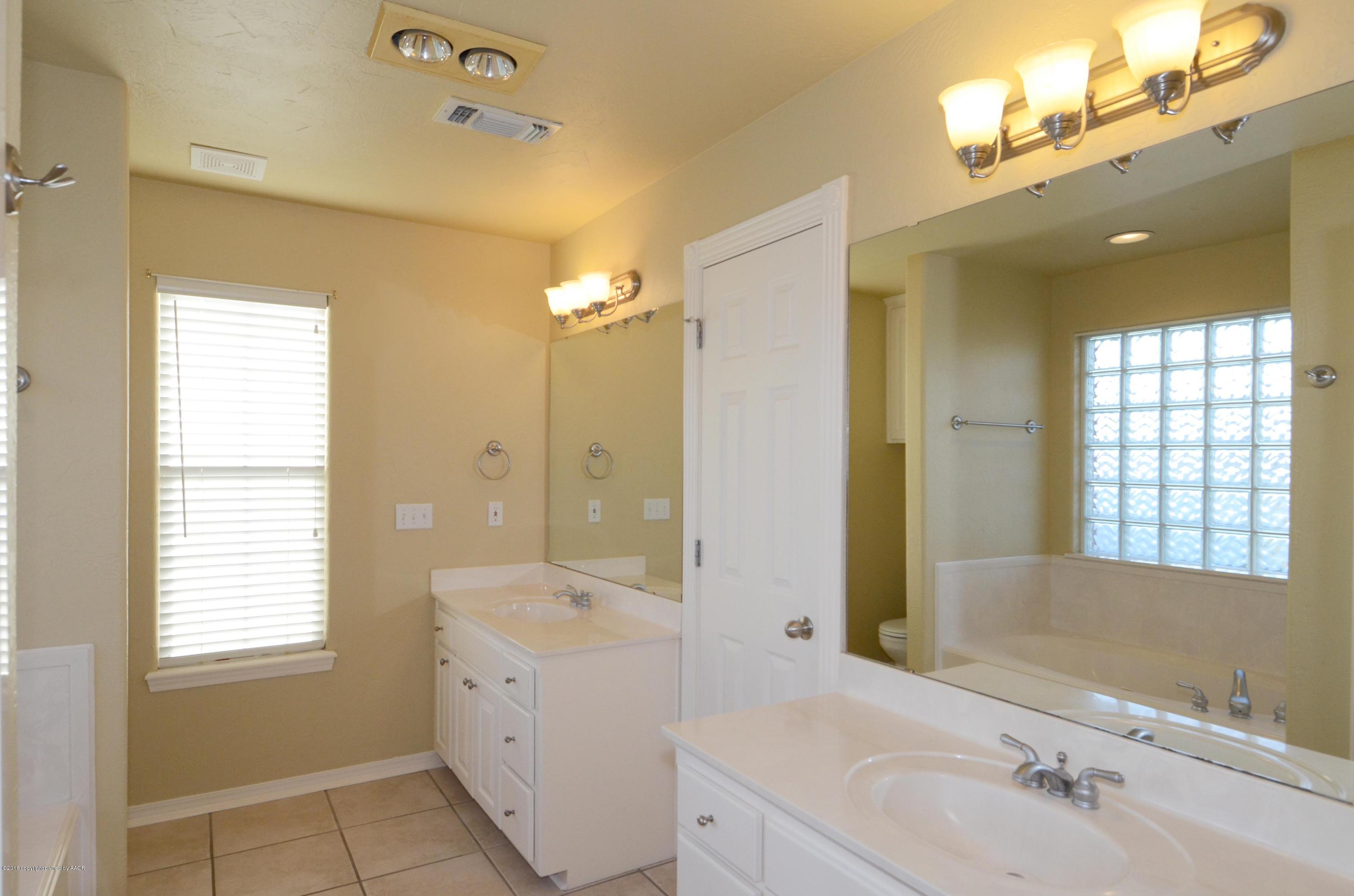 16601 Country Road Canyon, TX 79015 - Photo 18 of 26 18 Master Bathroom