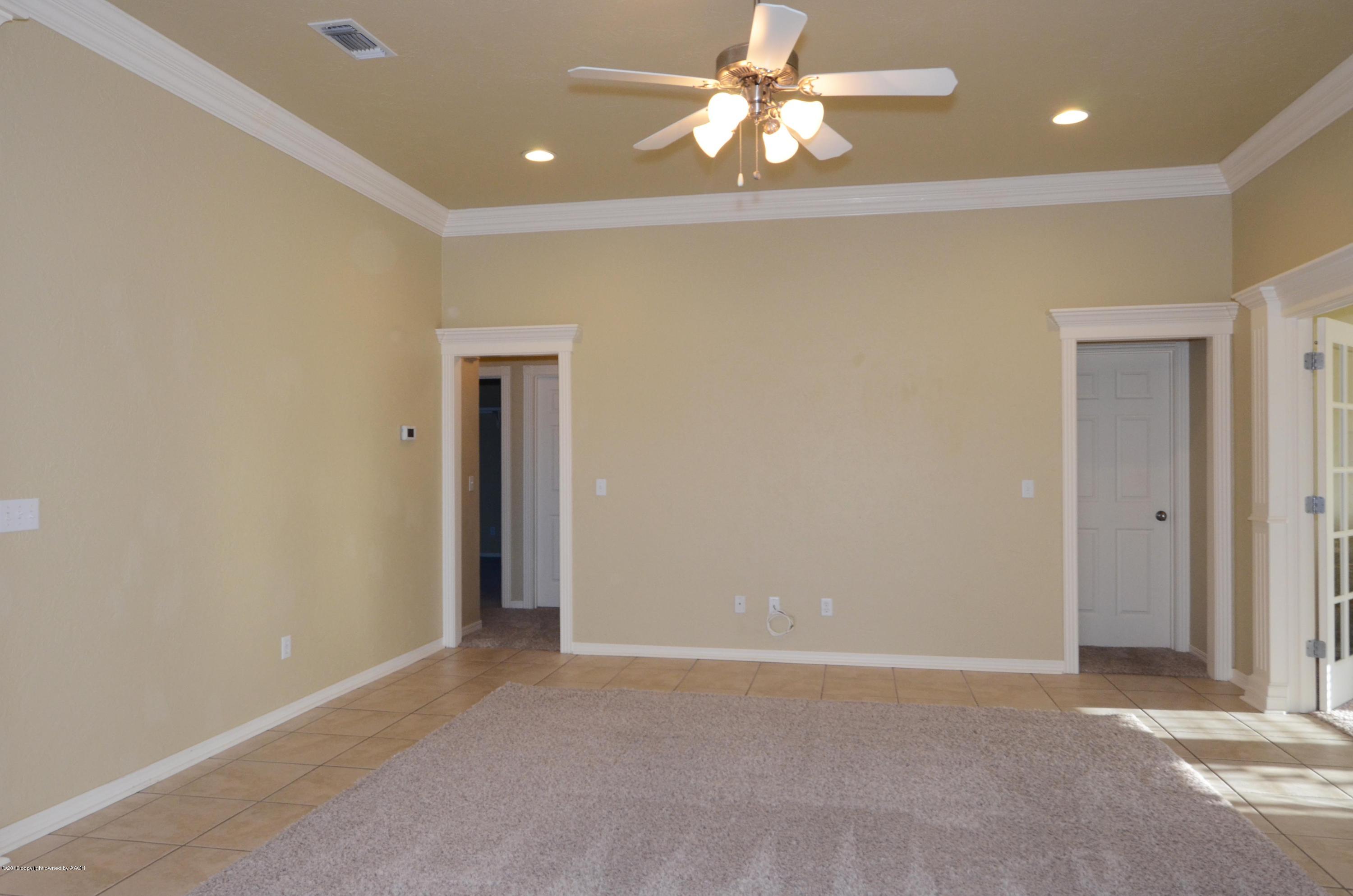 05 Living Room 2