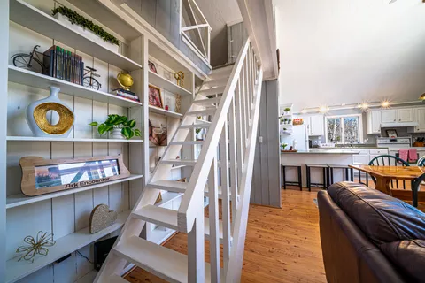 $1,100,000 | 4 5th Street North, Edgartown, MA 02539