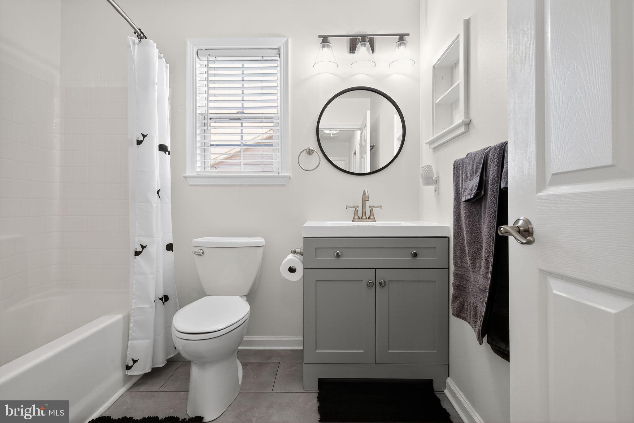 1571 Lane Drive Edgewater, MD 21037 - Photo 23 of 40 Full Bathroom Upper Hall