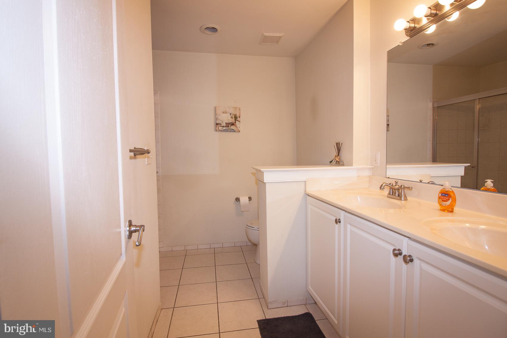 1630 Welsh Road, Unit 40E Philadelphia, PA 19115 - Photo 17 of 40